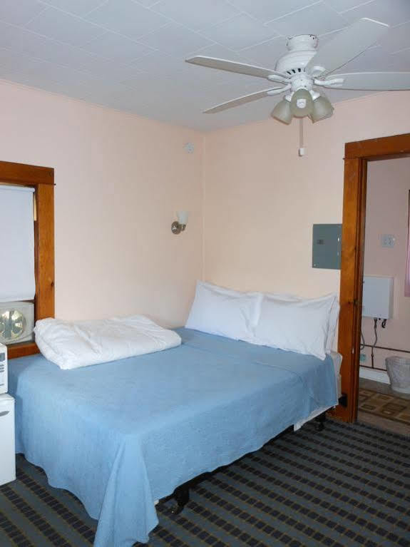 Katahdin Cabins Ξενοδοχείο Millinocket Εξωτερικό φωτογραφία