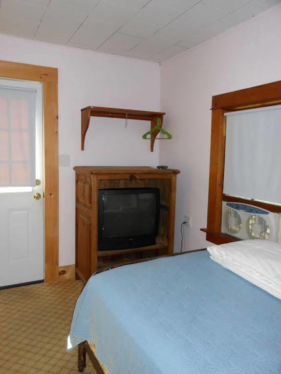 Katahdin Cabins Ξενοδοχείο Millinocket Εξωτερικό φωτογραφία