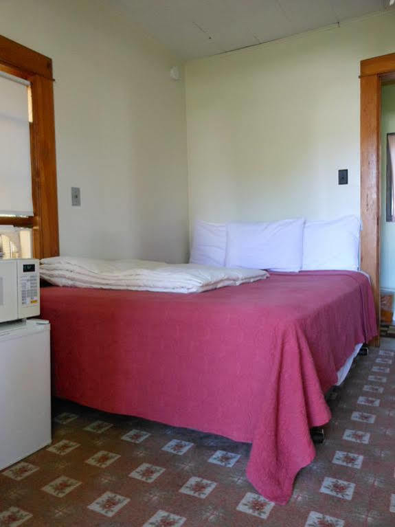 Katahdin Cabins Ξενοδοχείο Millinocket Εξωτερικό φωτογραφία