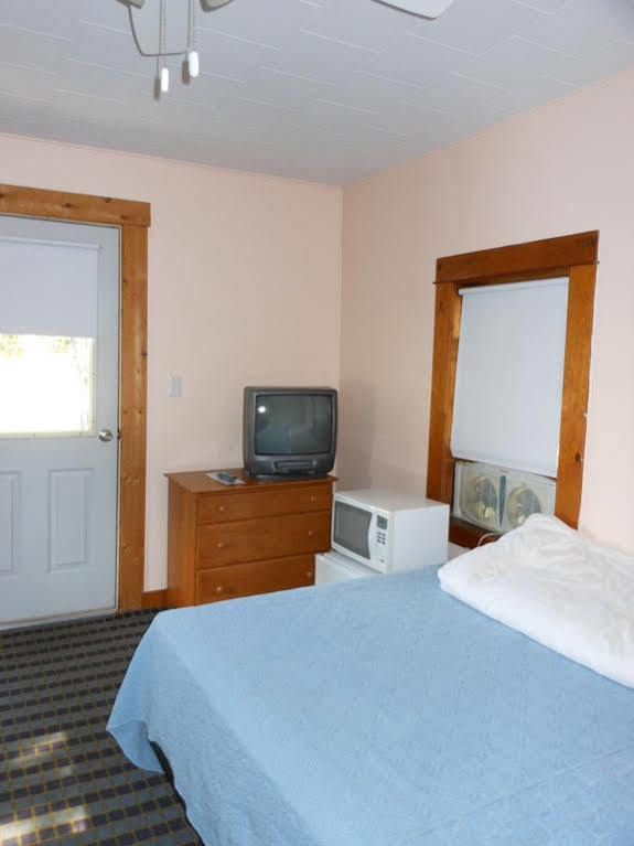 Katahdin Cabins Ξενοδοχείο Millinocket Εξωτερικό φωτογραφία