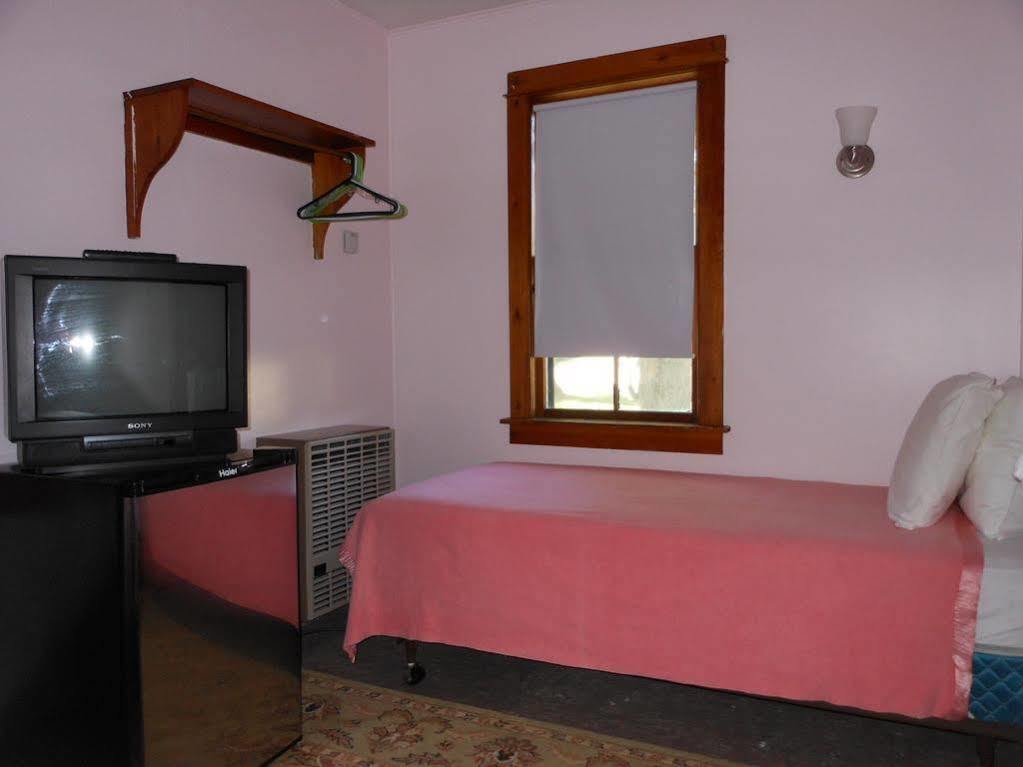 Katahdin Cabins Ξενοδοχείο Millinocket Εξωτερικό φωτογραφία