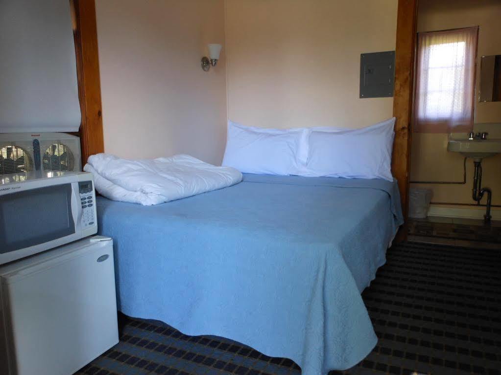Katahdin Cabins Ξενοδοχείο Millinocket Εξωτερικό φωτογραφία